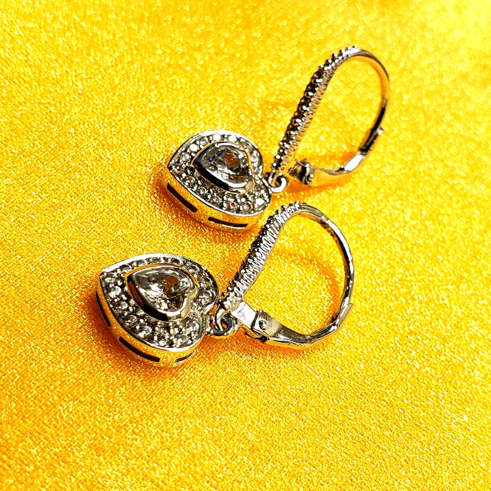Diamond simulant heart dangle earrings ❤ - Picture 2 of 5